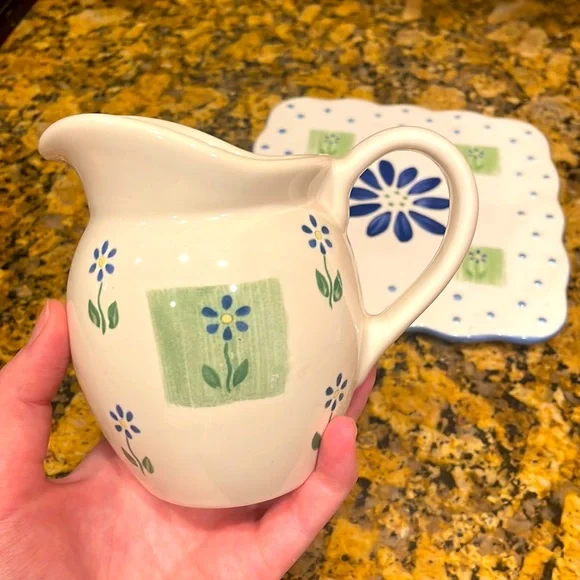 Pfaltzgraff Cloverhill creamer and trivet - Picture 1 of 2